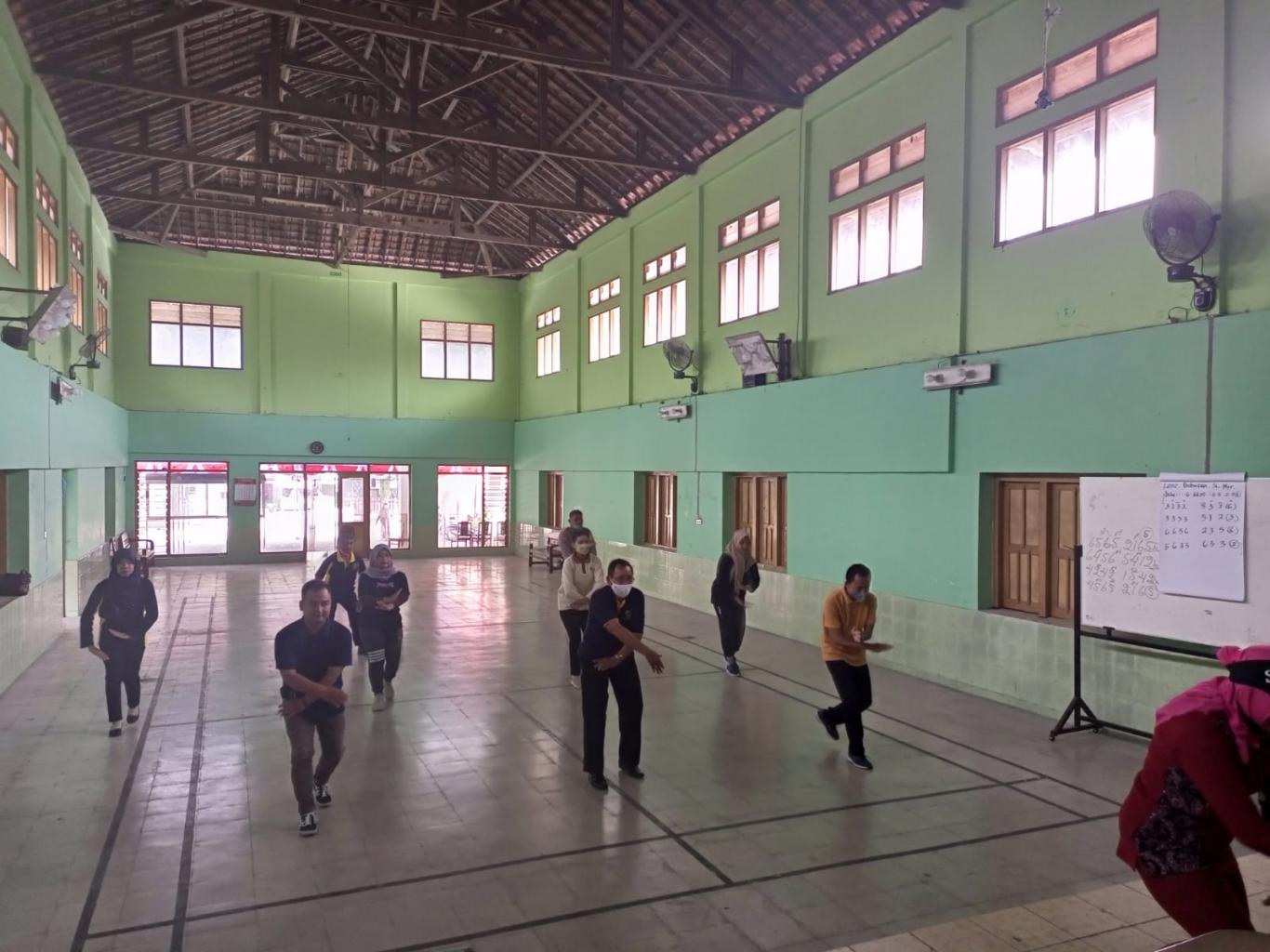 gambar_LATIHAN SENAM DALAM RANGKA LOMBA SENAM SLEMAN BANGKIT