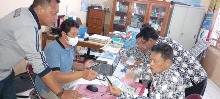 gambar_JEMPUT BOLA IDENTITAS KEPENDUDUKAN DIGITAL ( IKD ) PAMONG KALURAHAN MARGODADI